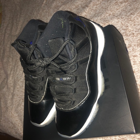 Jordan 11 space jams - Picture 3 of 5
